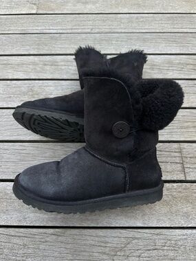 Uggs Australia Black Shearling Lined Boots – Cozy Button Detail